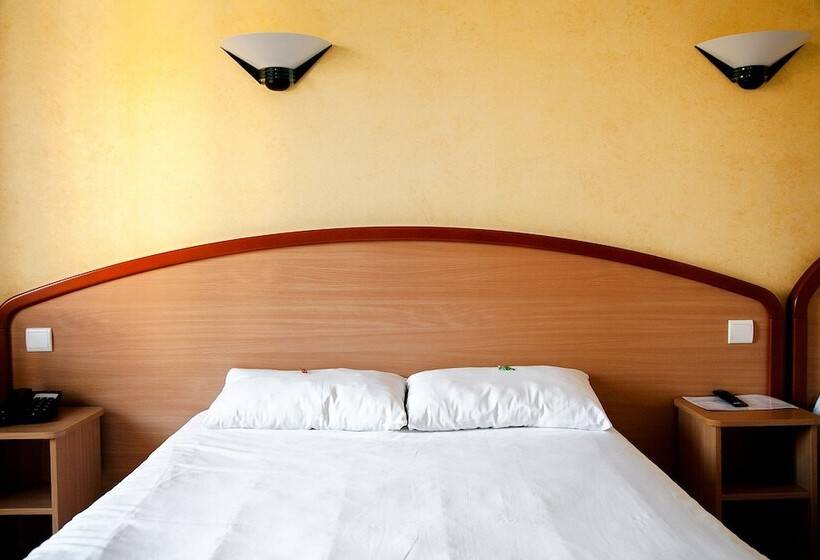 Номер Стандарт, Logis Hôtel Du Commerce