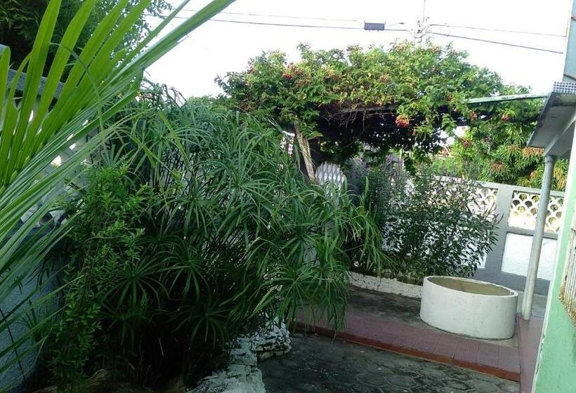 اتاق خانوادگی, Praieiro Hostel Albergue