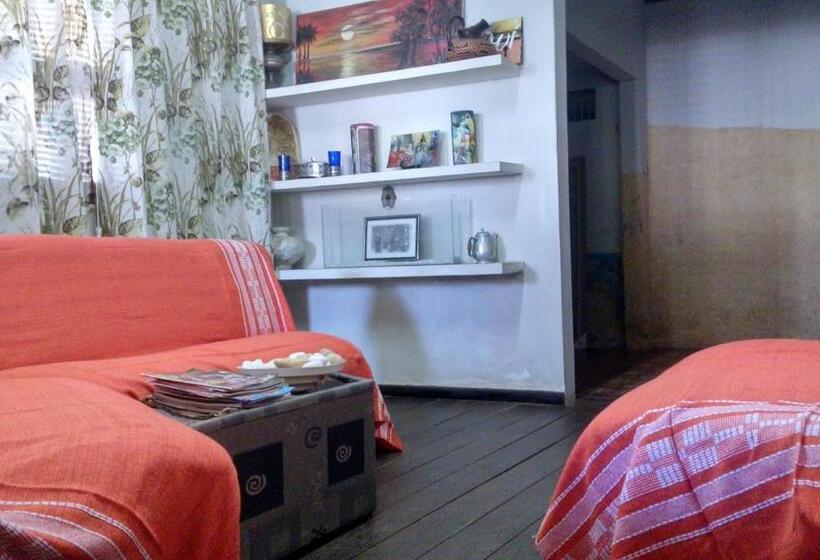 Трежместный Номер Economy, Praieiro Hostel Albergue