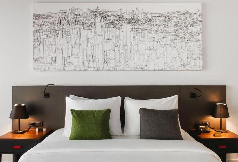 سوییت جونیور, Crowne Plaza Podgorica, An Ihg
