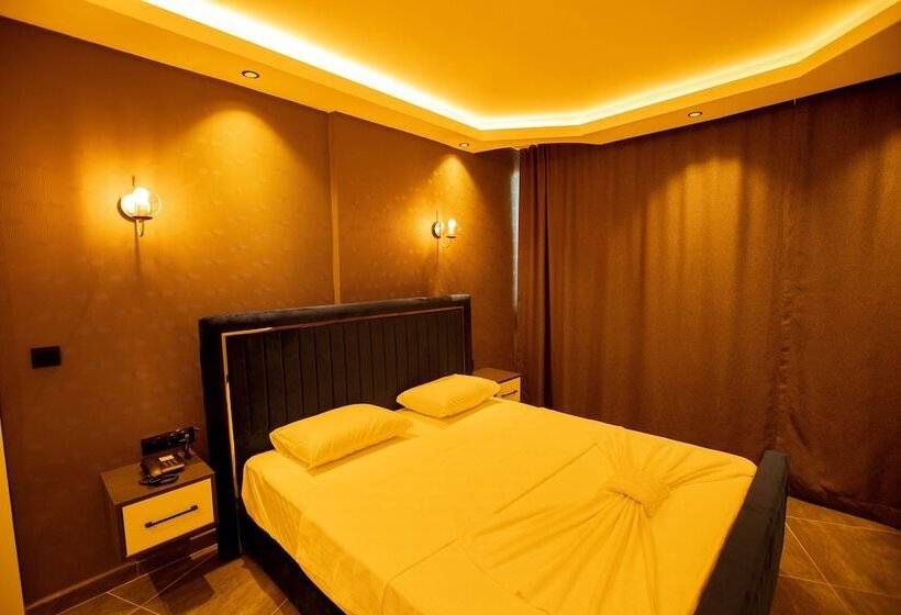 سوئیت کلاسیک, Rolli Butik