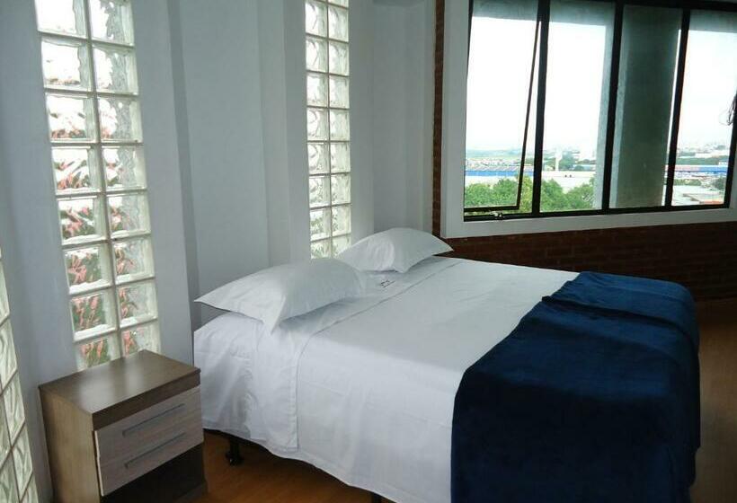 Quarto Triplo Estandar, St. Daniel