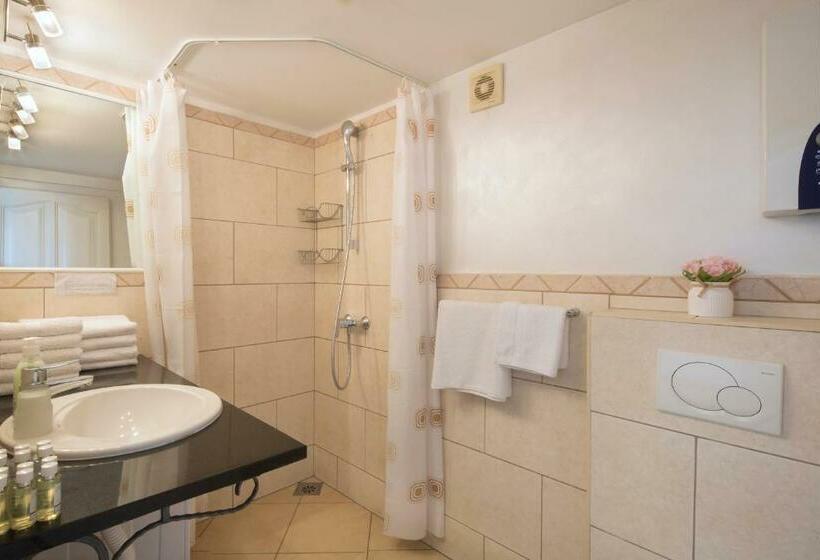 آپارتمان 1 خوابه با چشم‌انداز استخر, Spa Resort Bečići