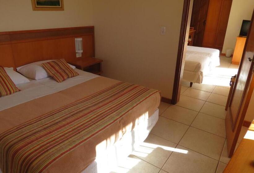 Quarto Triplo Estandar, Nelson Praia