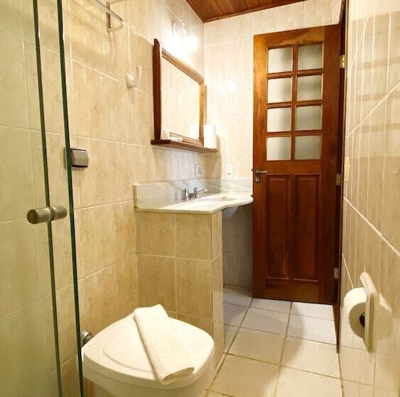 Quarto Quádruplo Estandar, Are Hotel Brunello