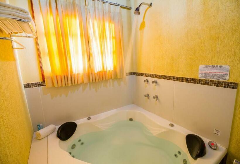 Quarto Deluxe com Hidromassagem, Pousada Suiça Mineira Centro