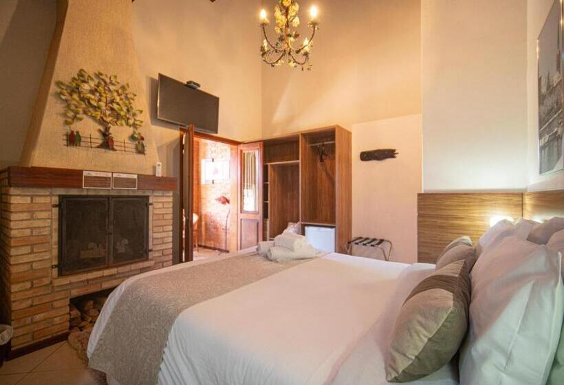Quarto Deluxe com Hidromassagem, Pousada Suiça Mineira Centro
