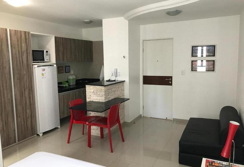 استودیوی استاندارد با چشم‌انداز دریا, Studio Everest Flats