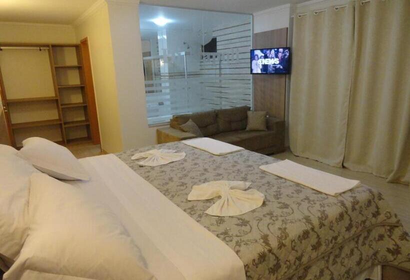 Suit Deluxe, Di Napoli Plaza