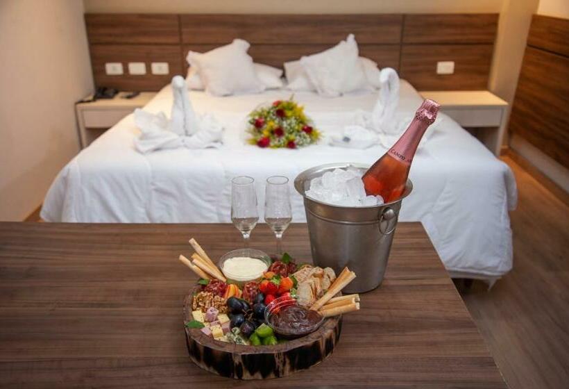 자쿠지 스위트, London Hotel Londrina