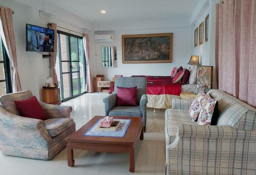 اتاق لوکس, Gumbie House