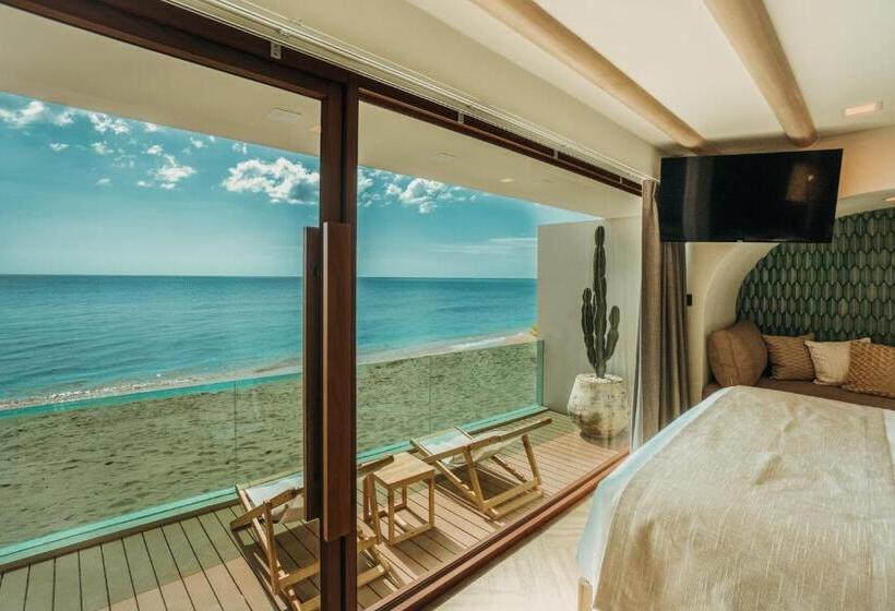 Deluxe Suite Sea View, Maldives Beach Resort