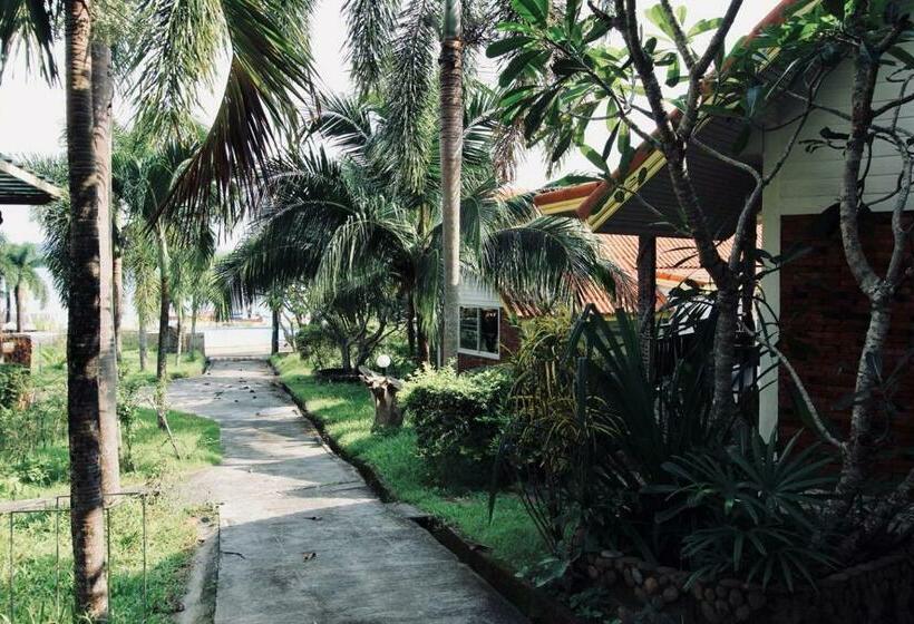 Бунгало Deluxe, Adang Island Resort