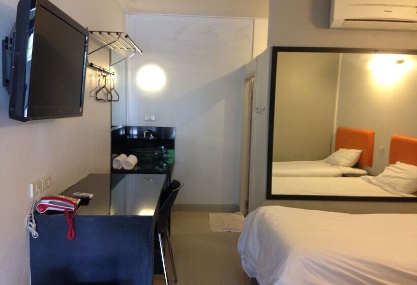 标准间, Natpob Sleep Station Motel