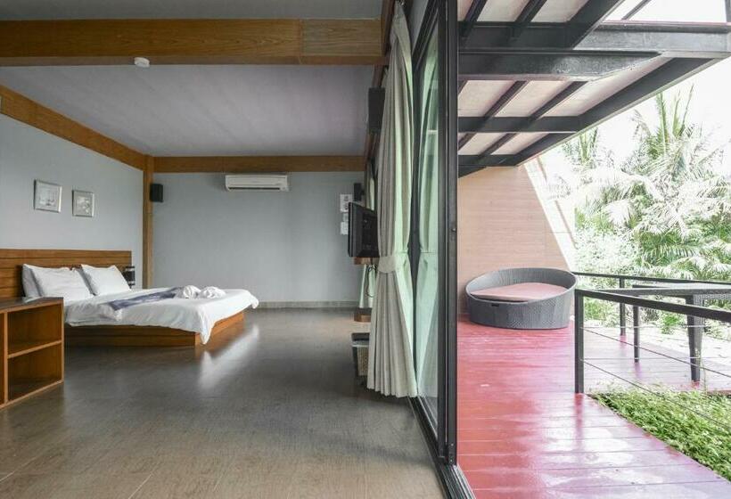 스탠다드 룸 킹사이즈 침대, The Grace Amphawa