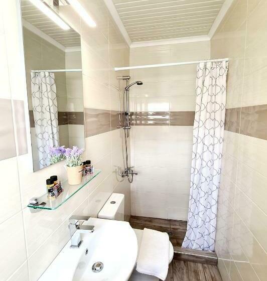 标准间, Avra Rooms