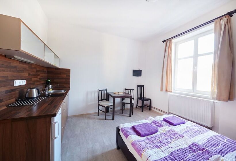 Студия Стандарт, Hostel Foster