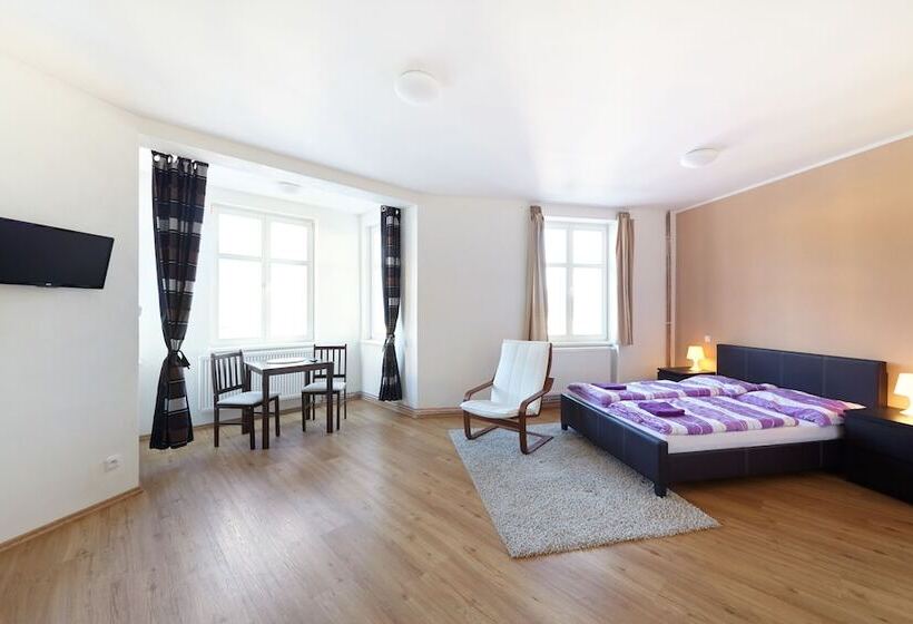 Студия Стандарт, Hostel Foster