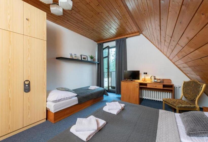Трехместный Номер Стандарт с Балконом, Wellness Hotel šedý Vlk