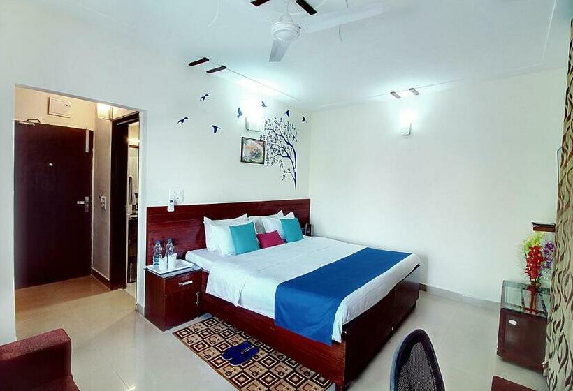 Quarto Deluxe, Staayz Premium Gurgaon