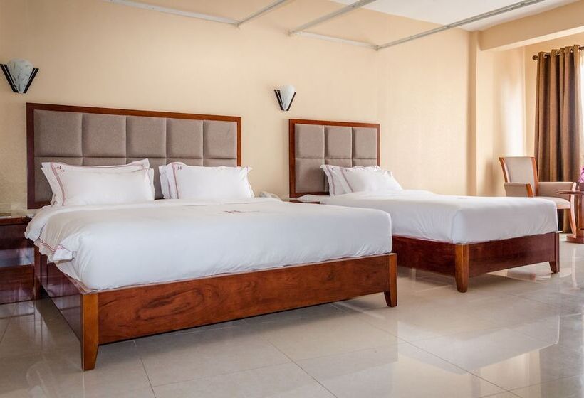 Deluxe Room, Hillside Plaza