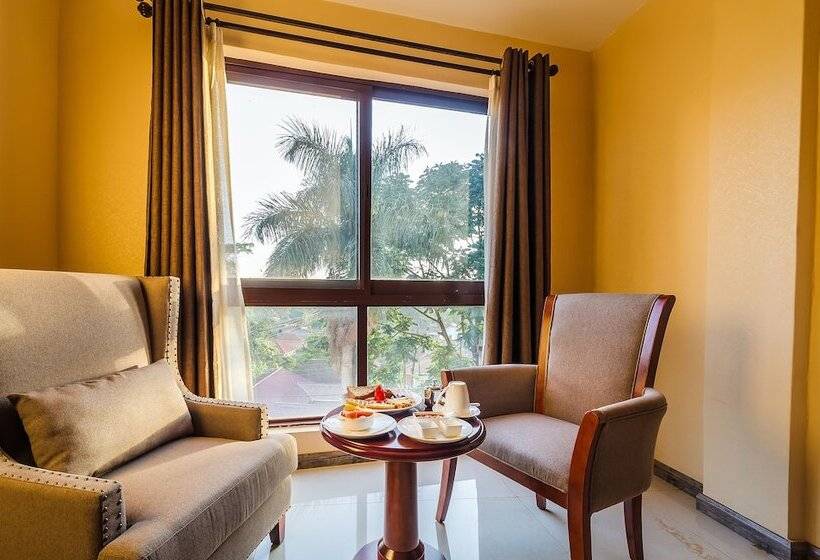 Deluxe Room, Hillside Plaza