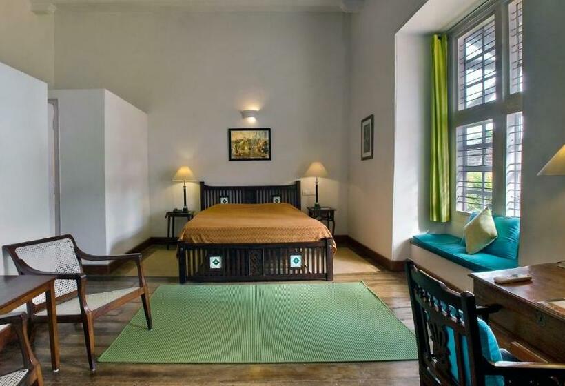 Camera Standard, Neemrana S  Tower House