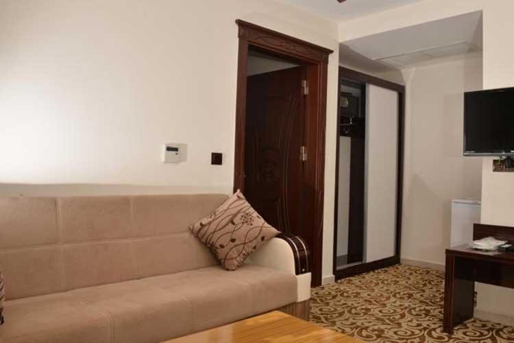 Family Suite, Zeyn