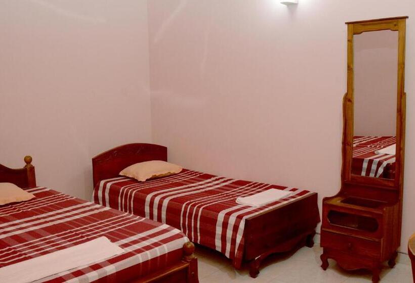 اتاق لوکس سه تخته, Sunny Lanka Guest House