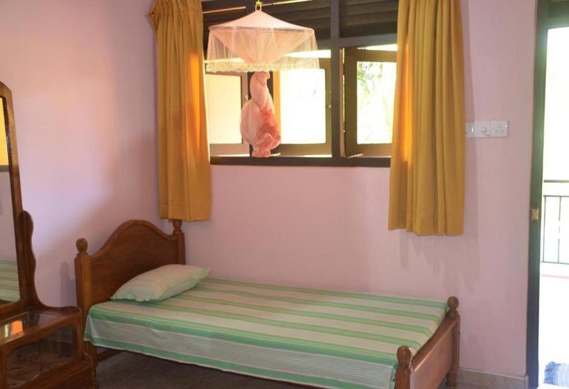 اتاق استاندارد سه تخته با بالکن, Sunny Lanka Guest House