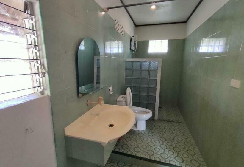 Номер Deluxe Вид на Море Боковой, Moalboal T Breeze Coastal Resort