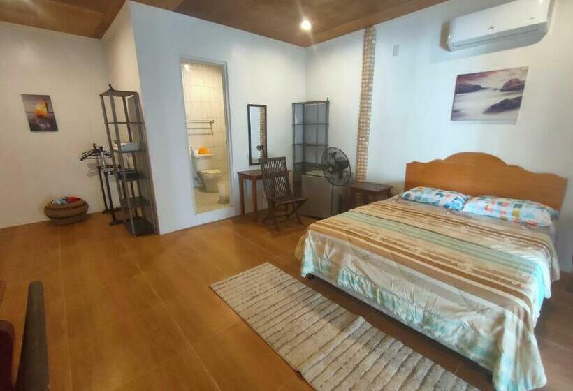 Номер Deluxe Вид на Море с Балконом, Moalboal T Breeze Coastal Resort