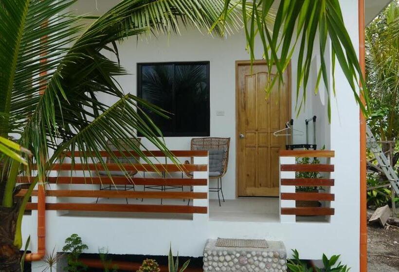 Номер Deluxe, Moalboal T Breeze Coastal Resort