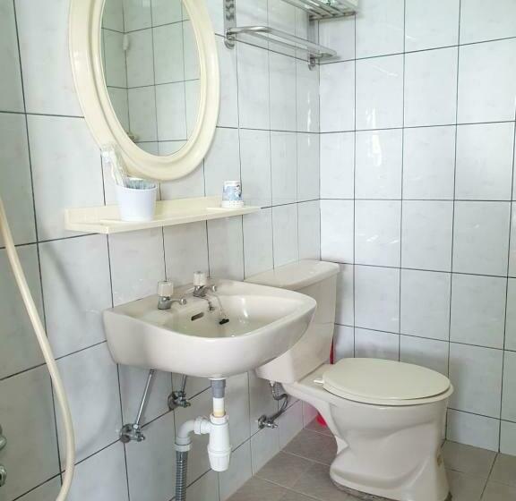 اتاق استاندارد چهار تخته با چشم‌انداز دریا, Ching Yue B&b