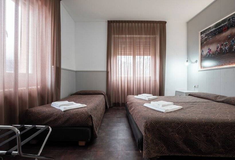 اتاق استاندارد سه نفره, Ciclamino