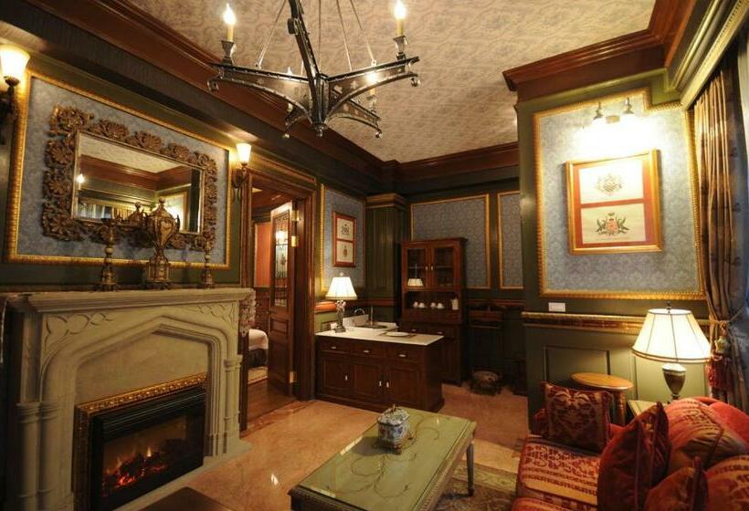 اتاق سوپریور چهار تخته, The Old England Manor