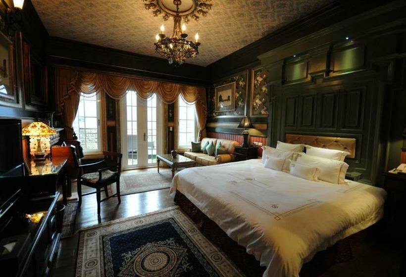 اتاق سوپریور, The Old England Manor