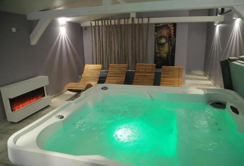 1 Bedroom Penthouse Apartment, H49 Jacuzzi Penthouse Adults Only