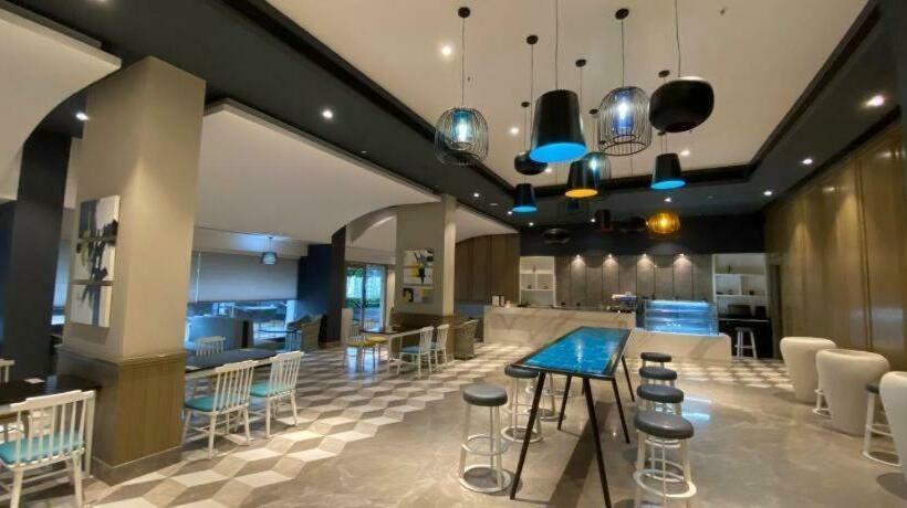 استودیو استاندارد با بالکن, The Grace Residency   Gomtinagar, Lucknow