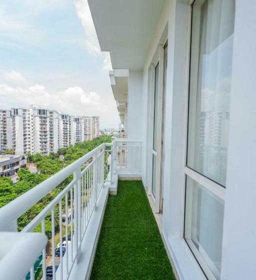 استودیو استاندارد با بالکن, The Grace Residency   Gomtinagar, Lucknow