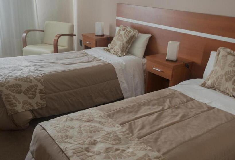 Номер Deluxe, Colón Center