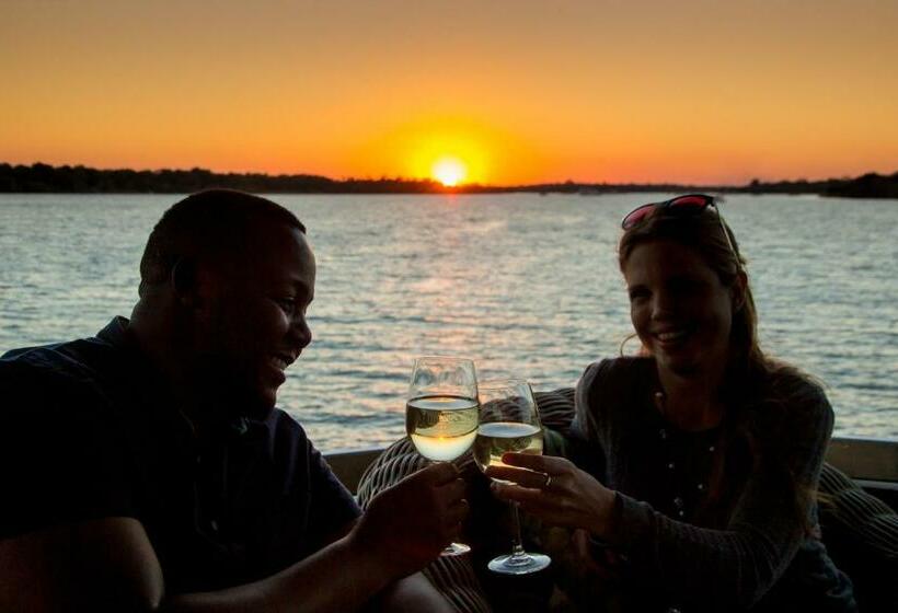 اتاق استاندارد چهار تخته, Room In Villa   Zambezi Family Lodge   Leopard Room