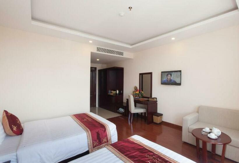 اتاق لوکس, Khanh Linh