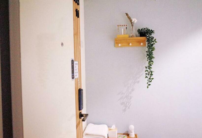 اتاق استاندارد, Paper Plane Hostel