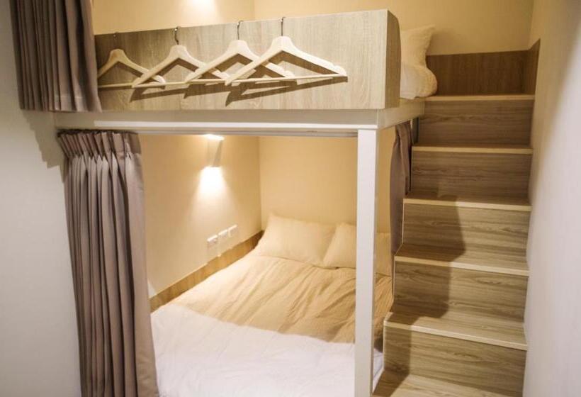 اتاق استاندارد چهارنفره با سرویس بهداشتی مشترک, Paper Plane Hostel