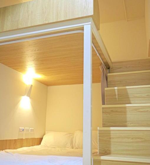 اتاق استاندارد چهارنفره با سرویس بهداشتی مشترک, Paper Plane Hostel