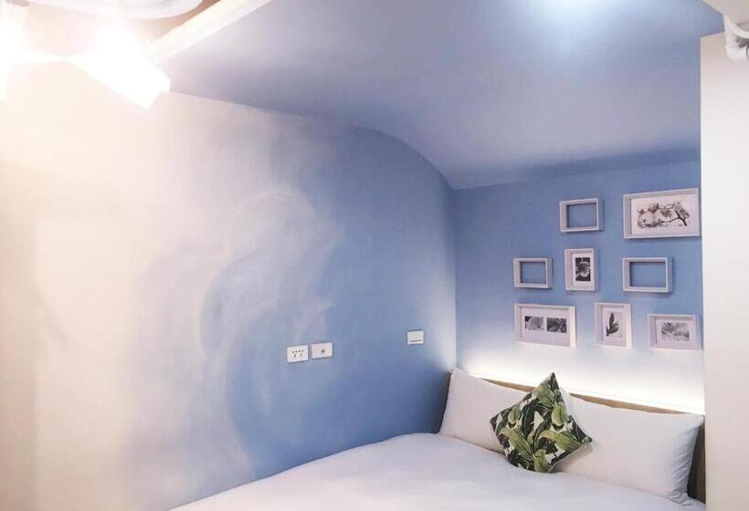 اتاق سوپریور, Paper Plane Hostel
