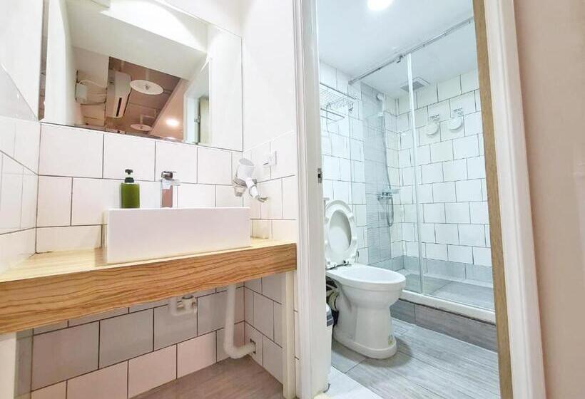 اتاق استاندارد چهار تخته, Paper Plane Hostel