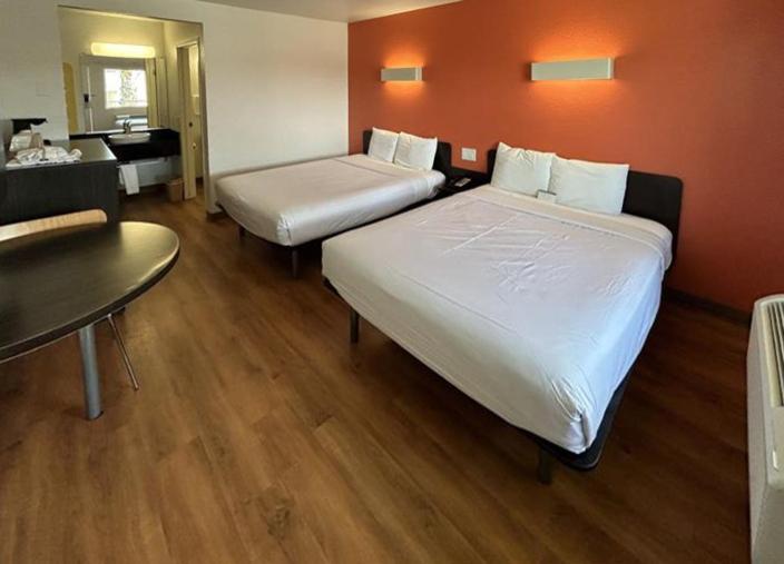 디럭스 4인 룸, Studio 6 Suites   Riverside, Ca South