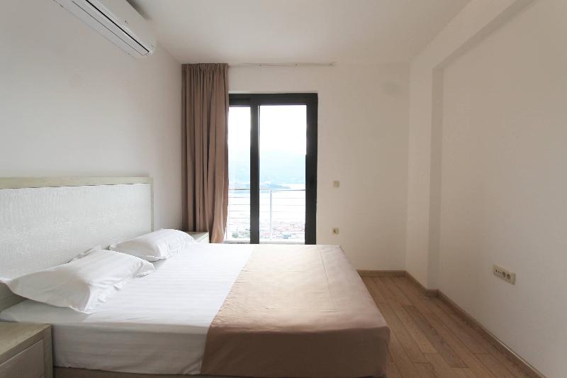 1 Bedroom Apartment Sea View with Balcony, Apartments Aqua